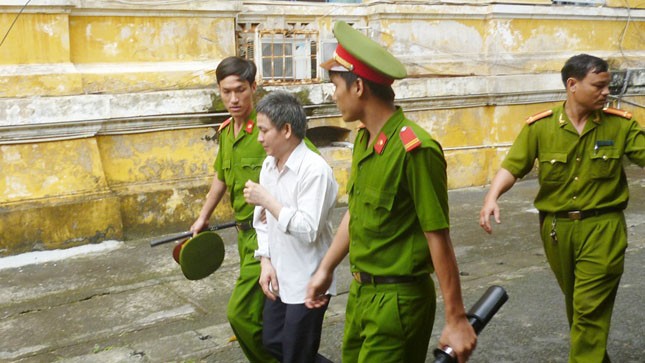 Sản xuất hàng giả, lãnh án thật