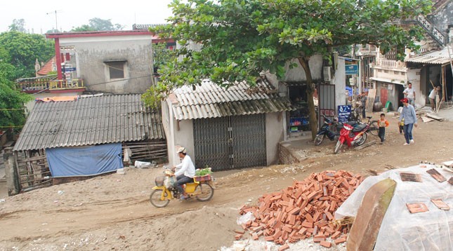 Cửa hàng thuốc đóng cửa im ỉm sau vụ phóng hỏa