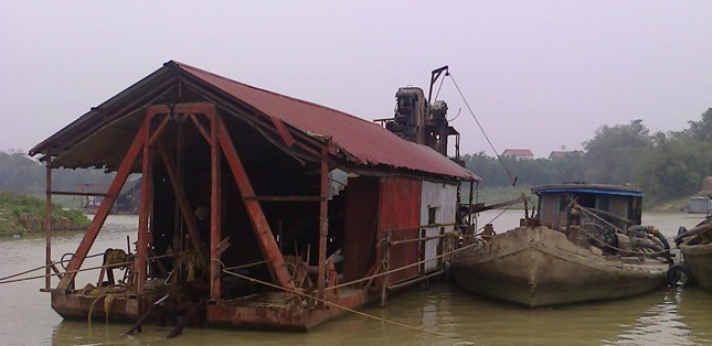 Chiếc thuyền của ông Chắt, nơi xảy ra vụ chém người vào đêm 20/12/2013