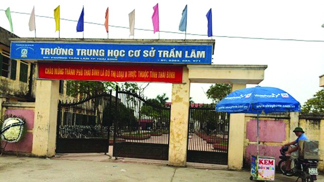 Sát hại bạn ngay trong lớp