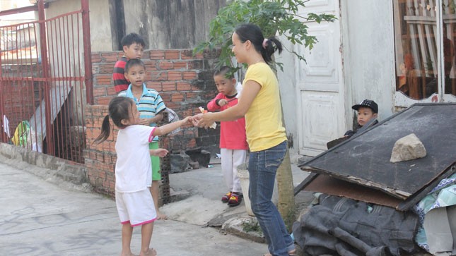 Bé gái ngây thơ không biết mình đã bị xâm hại  