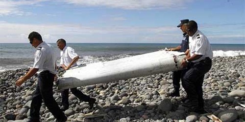 Tìm thấy xác máy bay chứa xương người nghi MH370