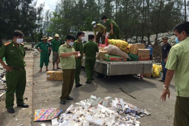 Nhiều hàng giả, hàng lậu, hàng kém chất lượng bị thu giữ.
