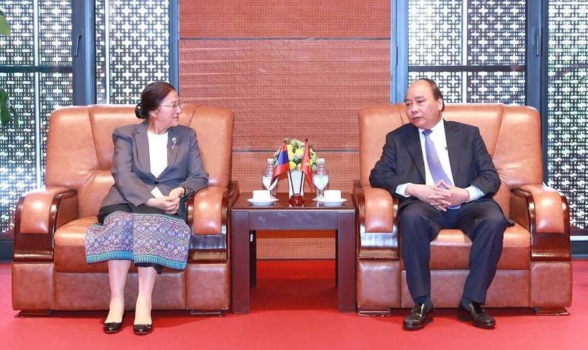 Thủ tướng Nguyễn Xuân Phúc tiếp Chủ tịch Quốc hội Lào Pany Yathotou 