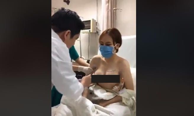 'Livestream' hình ảnh khám ngực bệnh nhân, bác sỹ có phạm luật?