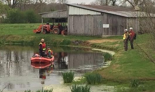 Lực lượng chức năng tìm kiếm khu vực bán kính 5 km quanh nhà nạn nhân ở bang Tennessee. Ảnh: USA Today