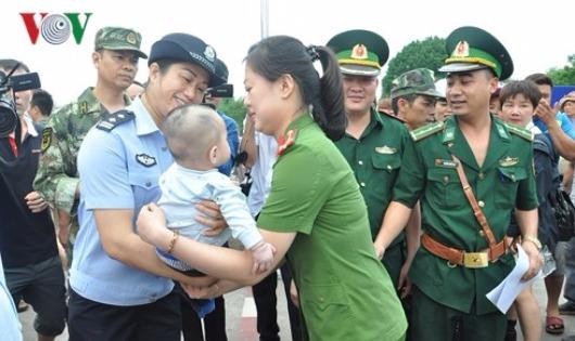 Cứu bé trai bị lừa bán sang Trung Quốc