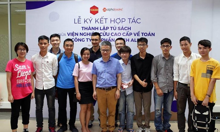 GS Ngô Bảo Châu cùng cộng sự ra mắt tủ sách Toán học