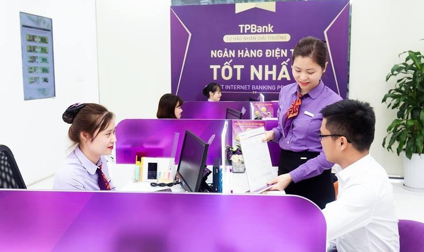 Không chỉ áp dụng giảm phí với nhóm khách hàng cá nhân, TPBank cũng tiến hành thực hiện mức phí 0 đồng với cả nhóm khách hàng doanh nghiệp ở một số dịch vụ.