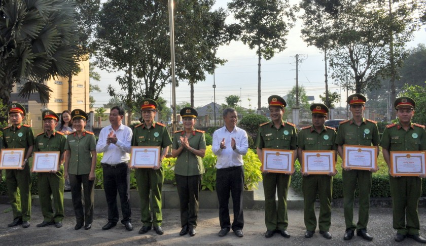 Đồng Nai: Khen thưởng các cá nhân, tập thể có thành tích trong công tác phòng chống tội phạm.