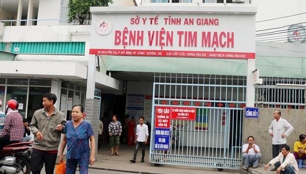 Bảo vệ Bệnh viện Tim mạch An Giang bất ngờ bị đâm vào ngực trái