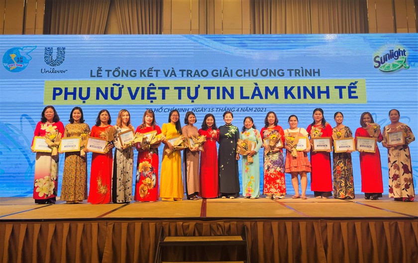 Phụ nữ Việt tự tin làm kinh tế