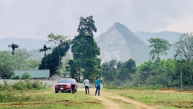 Theo chân nhà đầu tư đi buôn đất, lướt cọc trúng ngay trăm triệu, vào tiền lãi cả tỷ đồng trong vòng một tháng