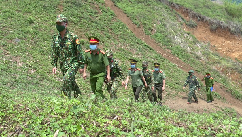 Lực lượng Công an và Biên phòng phối hợp tuần tra, kiểm soát trên tuyến biên giới.