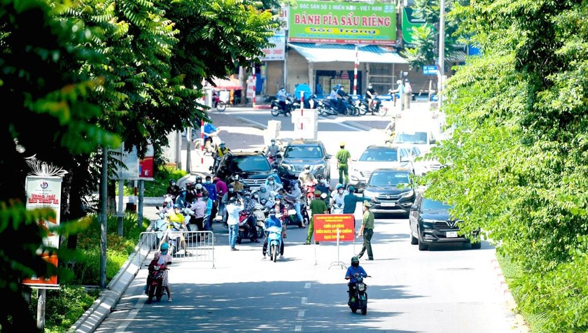 Một chốt kiểm soát dịch bệnh trong nội thành Hà Nội.