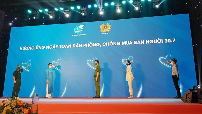 Cùng cam kết Chung tay phòng, chống mua bán người.