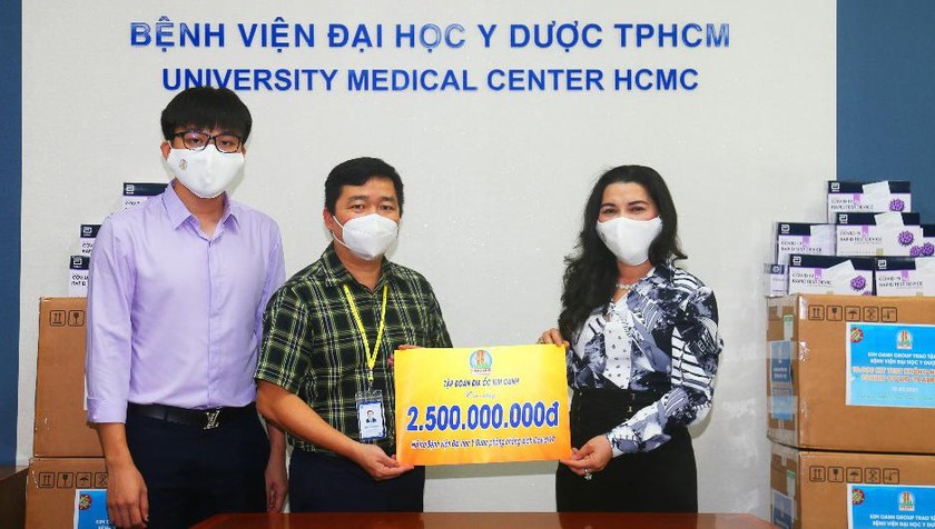 Trong hơn 1 tháng, Kim Oanh đã hỗ trợ công cuộc phòng chống dịch số máy móc, vật tư y tế và tiền mặt tương đương 31 tỷ đồng. 