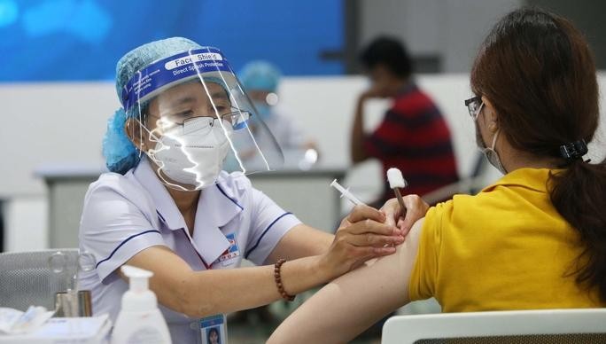 Đẩy nhanh tiêm vaccine là ưu tiên trong phòng, chống COVID-19.