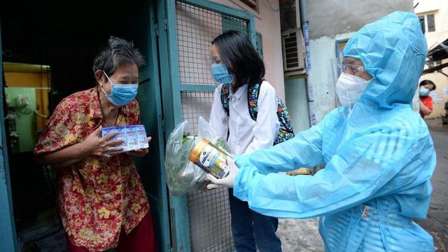 Ca sỹ Thái Thùy Linh trong tâm dịch TP. Hồ Chí Minh. 