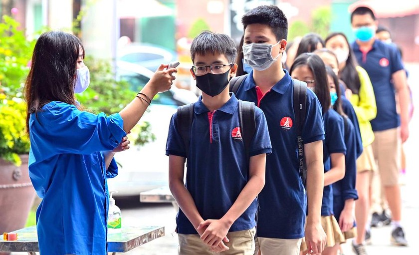 Theo Bộ trưởng Bộ Giáo dục và Đào tạo Nguyễn Kim Sơn, ưu tiên cho giáo dục phổ thông chính là dạy người. 