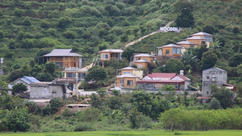 Hầu hết các cơ sở homestay tại Mộc Châu đều xây trên đất nông nghiệp và không có giấy phép xây dựng. 