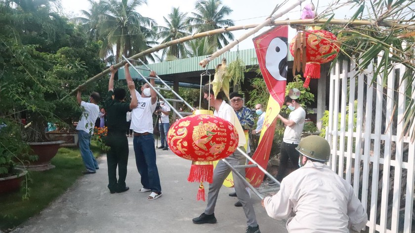 Dựng nêu.