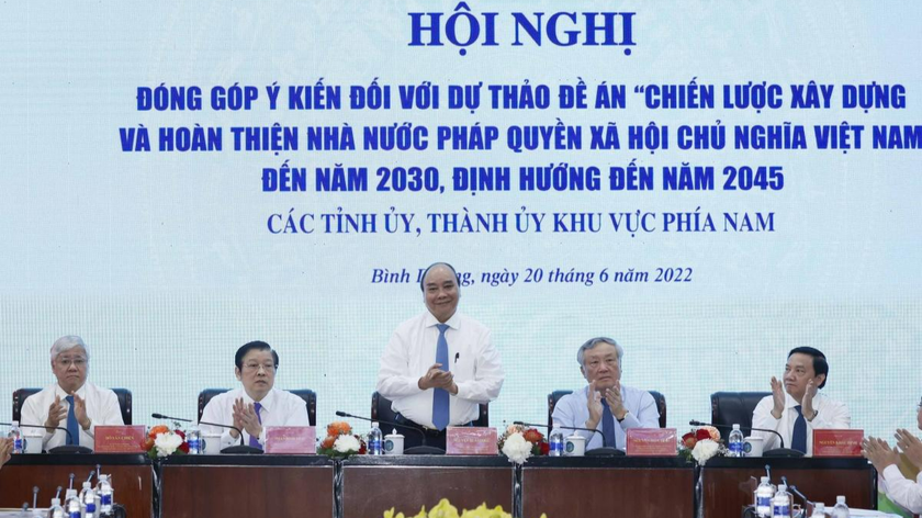 Chủ tịch nước Nguyễn Xuân Phúc và lãnh đạo Đảng, Nhà nước chủ trì Hội nghị.