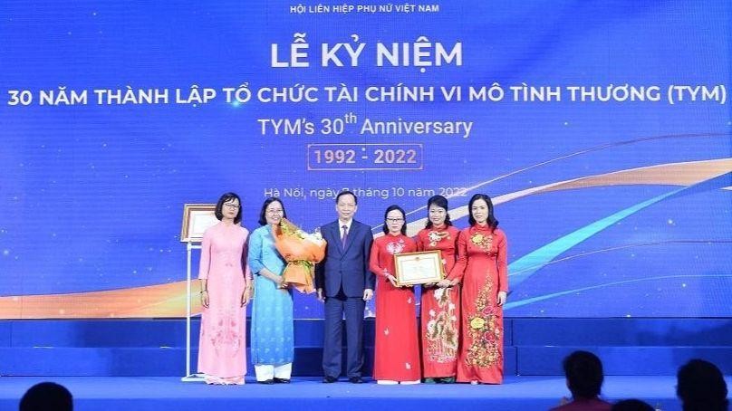 30 năm đóng góp vào "bậc thang đi lên" của phụ nữ