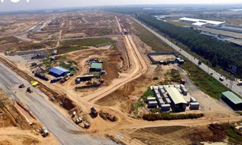 Giải phóng mặt bằng để khởi công xây dựng sân bay Long Thành.