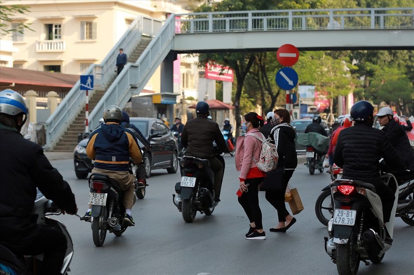 Mỗi người dân khi tham gia giao thông dù là đi bộ hay bất kỳ phương tiện nào cũng cần phải có ý thức chấp hành để đảm bảo an toàn cho bản thân và cho mọi người xung quanh. 