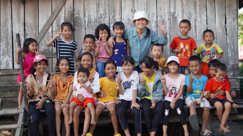 An Đen và các em nhỏ tại quê nhà Đắk Lắk.