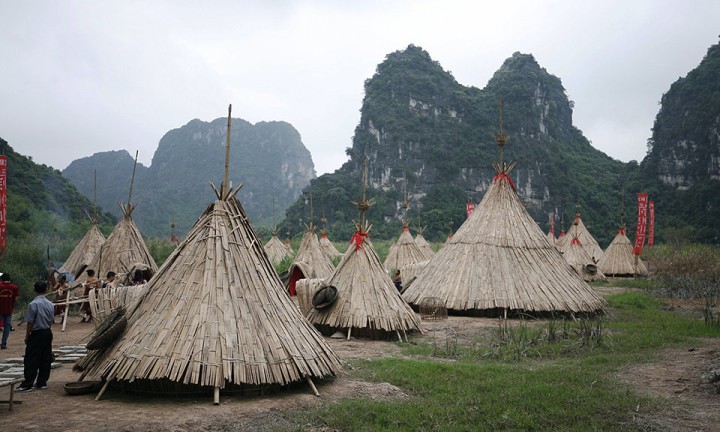 Trường quay phim tại Ninh Bình đã trở thành điểm đến hút khách du lịch. 