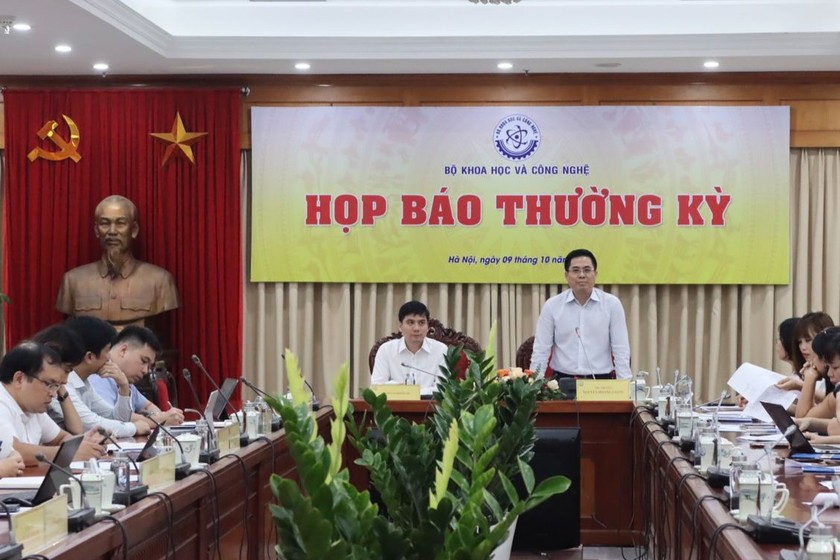 Quang cảnh họp báo.