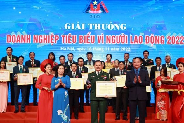 Chương trình “Doanh nghiệp tiêu biểu vì Người lao động” đã có chặng đường 9 năm, góp sức thúc đẩy sự tiến bộ xã hội,cổ vũ, động viên doanh nghiệp kịp thời. Ảnh minh họa. Nguồn Báo LĐ