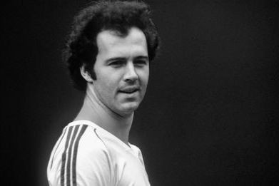 Franz Beckenbauer được mọi người ghi nhận là một trong những cầu thủ vĩ đại nhất từ trước đến nay của bóng đá thế giới. ảnh FIFA