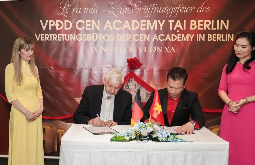 Cen Academy ký kết hợp tác với Học viện nghề tư thục AFU, Công ty FU bang Niedersachsen, Đức.