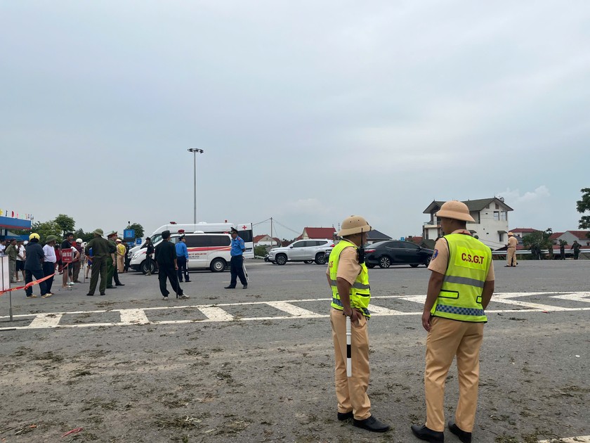 Vụ sập cầu Phong Châu: Khảo sát, lên phương án lắp cầu phao, cứu nạn cứu hộ ảnh 34