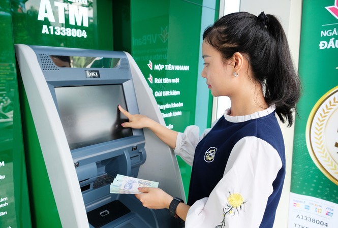 Hé lộ 5 lợi ích vượt trội của máy CDM với khách hàng VPBank