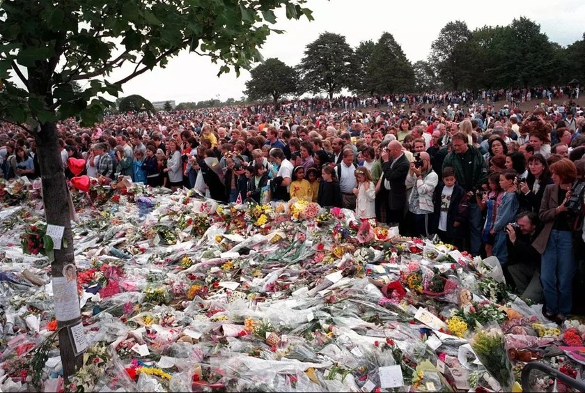 Millions of people lay flowers in memory of Princess Diana