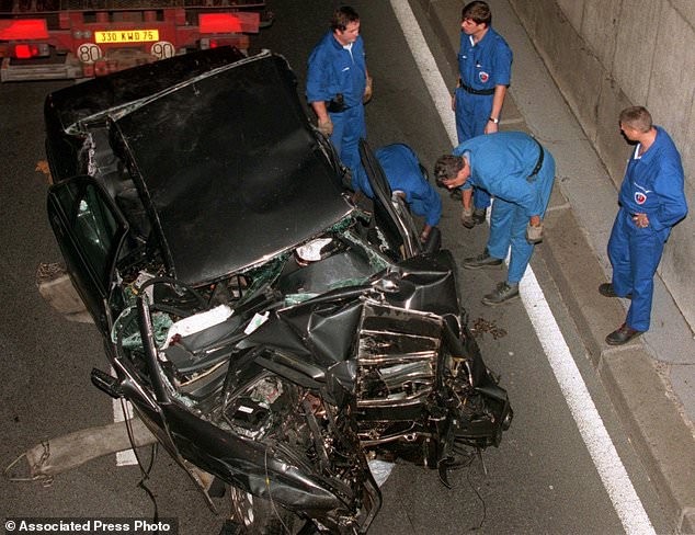 Car crashes into tunnel killing Princess Diana