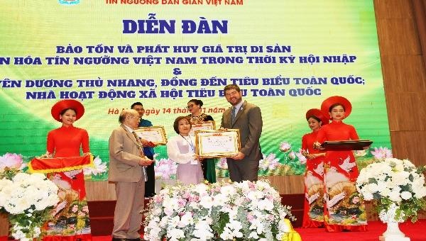 Thanh đồng Dương Thị Hà My cùng niềm đam mê cháy bỏng với hoa Lan