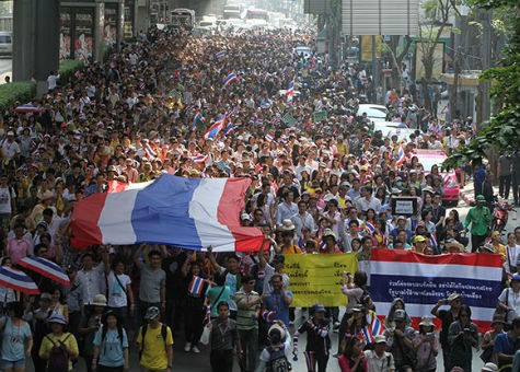 Thủ tướng Thái Lan tuyên bố giải tán Quốc hội, biểu tình vẫn tiếp diễn
