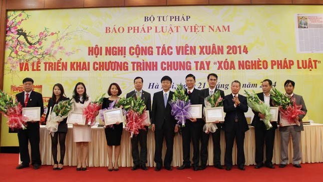 Khởi động Chương trình “Chung tay xóa nghèo pháp luật”