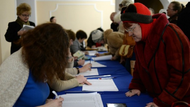 Người dân Crimea đăng ký vào bỏ phiếu