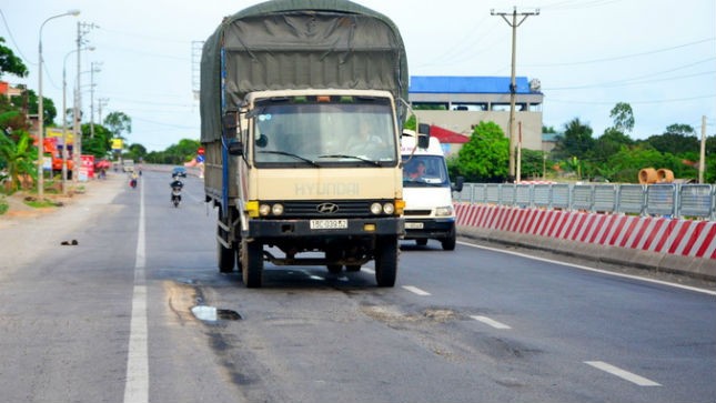 Dự án QL18 khánh thành ngày 18/5, nhưng 10 ngày sau đó đã có nhiều đoạn lún, nứt