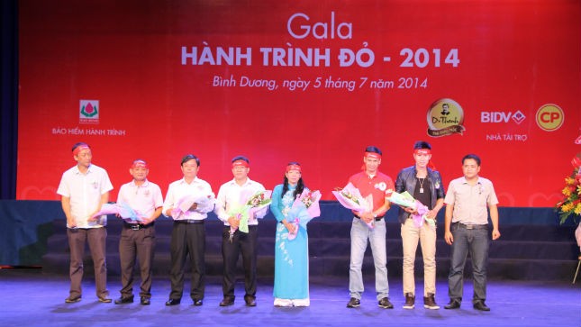 Thành phố mới Bình Dương chào đón Hành trình đỏ 2014