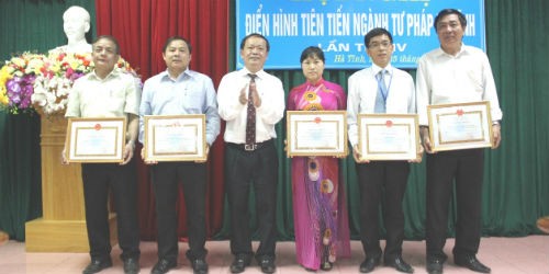 Nhiều cán bộ ngành Tư pháp Hà Tĩnh được vinh danh điển hình tiên tiến giai đoạn 2010 – 2015