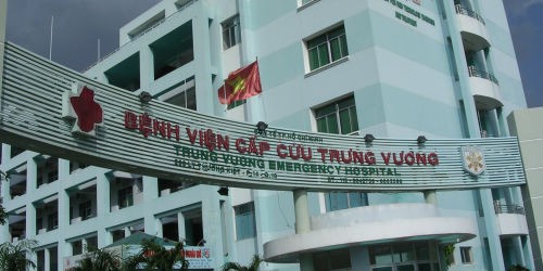 Luật Bảo hiểm y tế đã có quy định đảm bảo quyền lợi của người nghèo và vùng sâu, vùng xa khi chuyển viện phí sang cơ chế giá