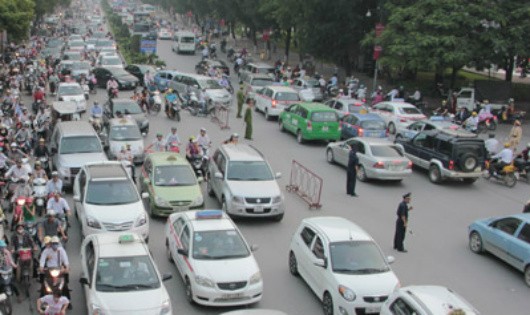 Hiện mức giá được nhiều hãng taxi chọn để giảm là 500 đồng/km