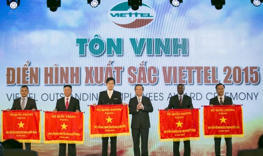 Viettel tôn vinh những tấm gương điển hình xuất sắc